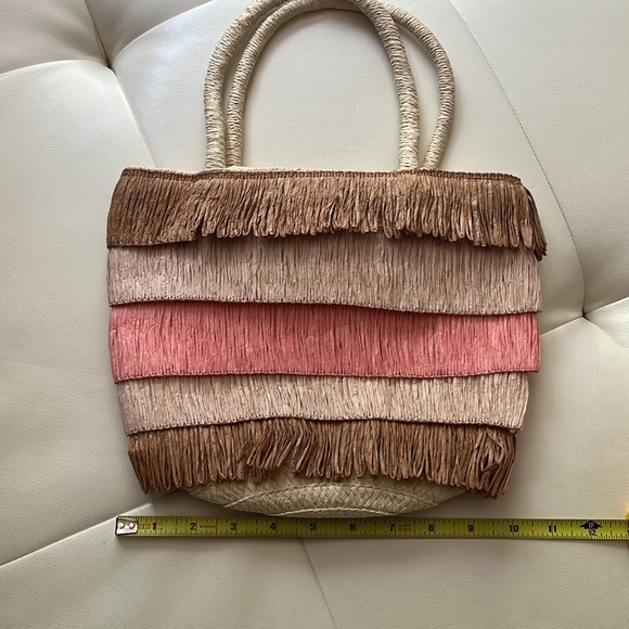 ON THE FRINGE RATTAN HANDBAG - Picture 7 of 8